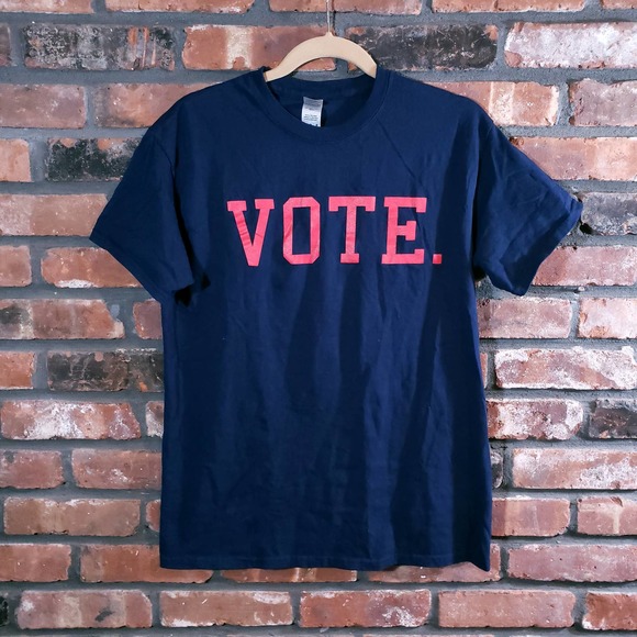 Gildan Navy Blue T-Shirt with Red 'VOTE' Print - Picture 1 of 4
